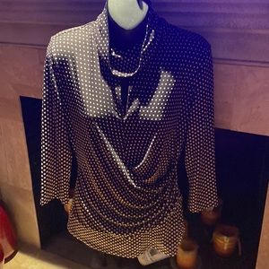 Polka dot key hole mock neck  top. Never worn medium